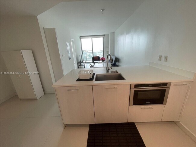 Foto del edificio - 501 NE 31st St
