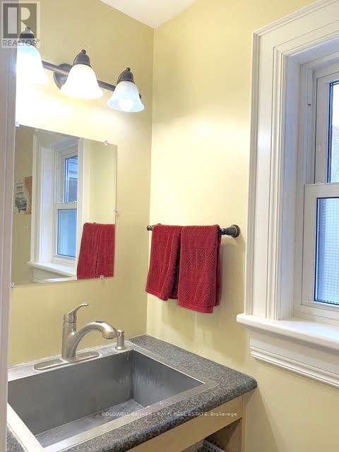 Building Photo - 126 Reach St