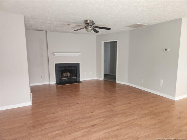 Foto del edificio - 5598 Quietwood Pl