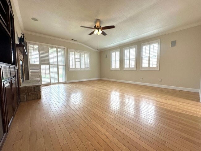 Building Photo - Beautiful 3-bedroom home in the heart of Manteca