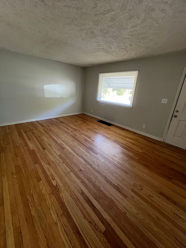 Foto del edificio - 6008 S Benton Ave