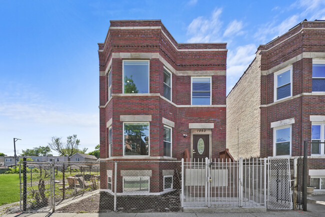 Building Photo - 1050 N Lawndale Ave