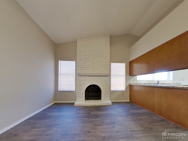 Building Photo - 7937 W Windrose Dr