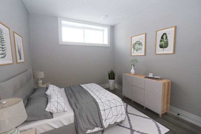 Photo du bâtiment - 3 Bedroom Lower Level Unit – All Utilities & Parking Included – $2,149/month