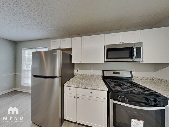Foto del edificio - 6252 Phillips Lake Cove