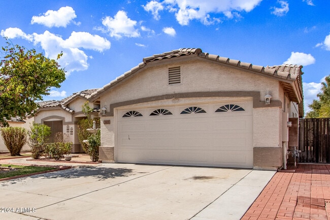 Building Photo - 2608 N 105th Dr