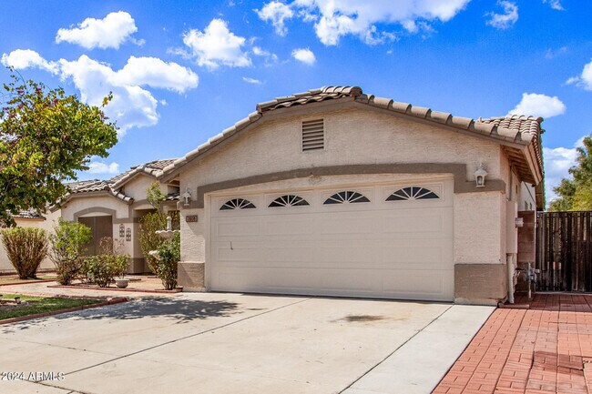 Foto del edificio - 2608 N 105th Dr
