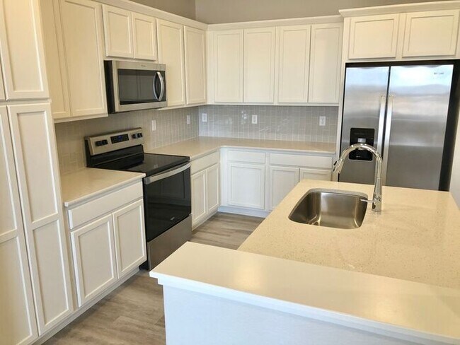 Building Photo - 5759 Champlain Dr