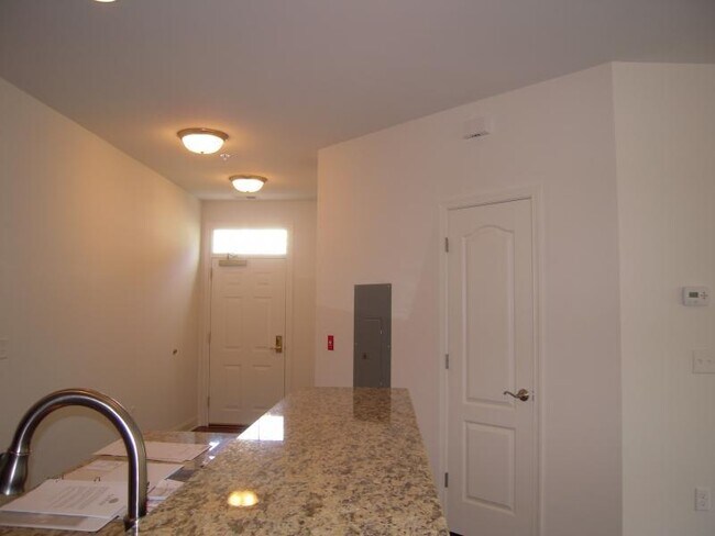 Building Photo - 1301 Meadow Brook Ct