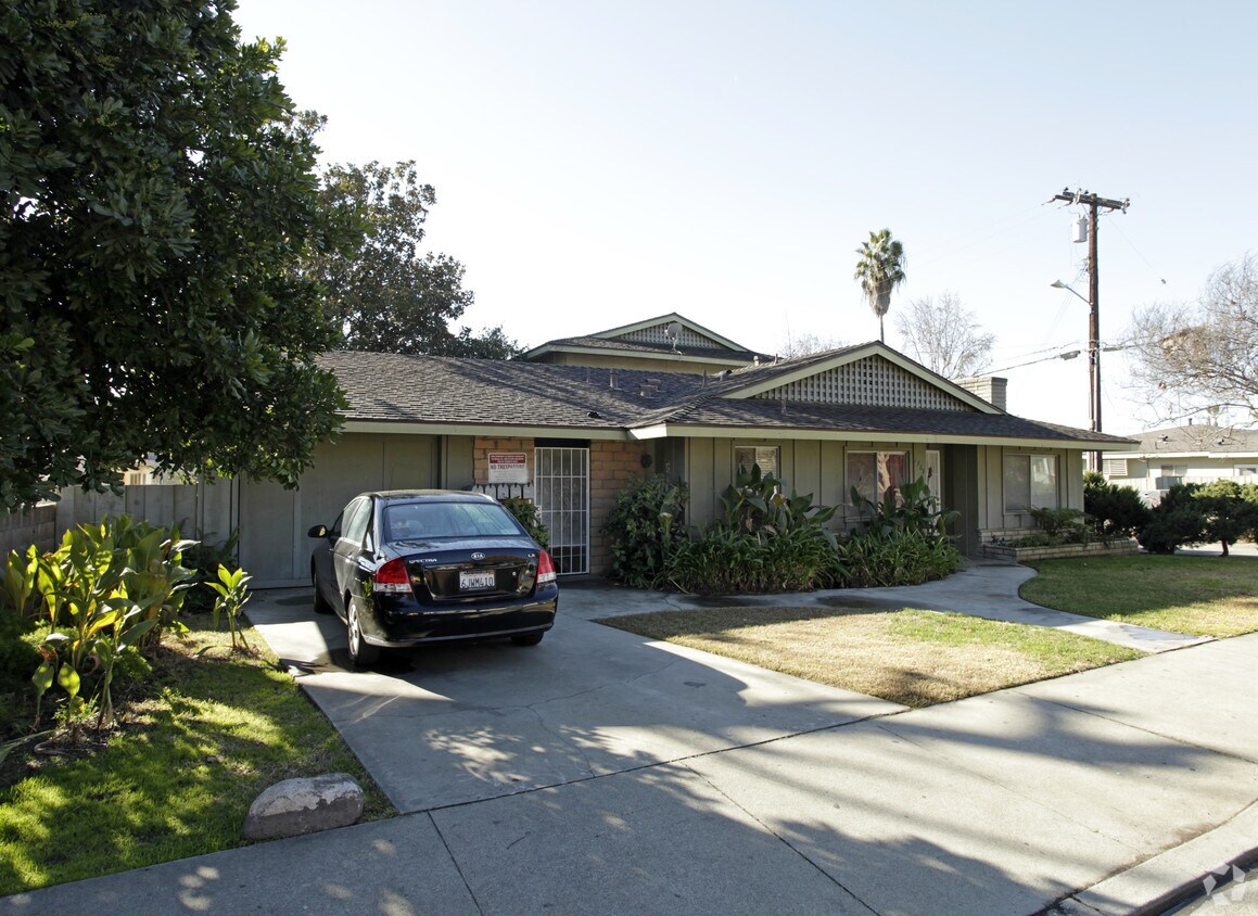 Primary Photo - 1368 E Kingsley Ave