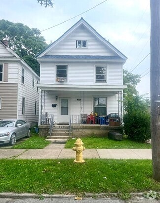 Building Photo - 762 E 7th St