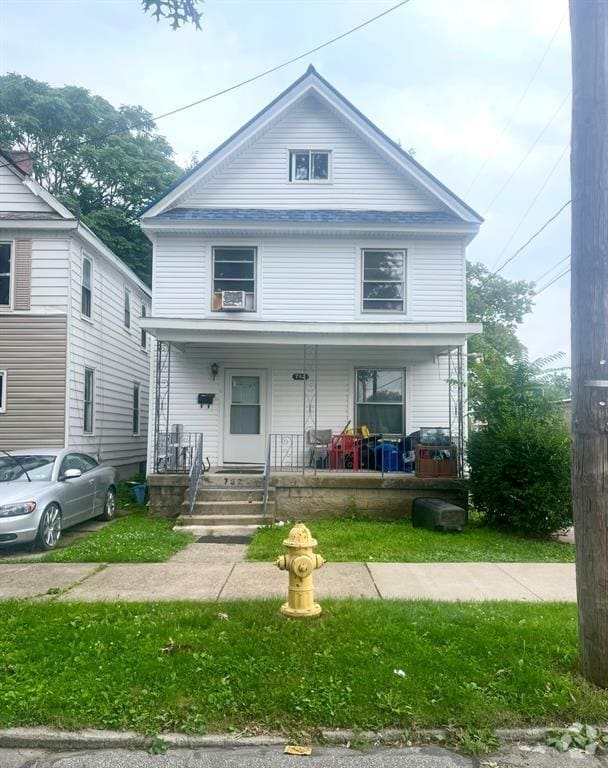 Building Photo - 762 E 7th St