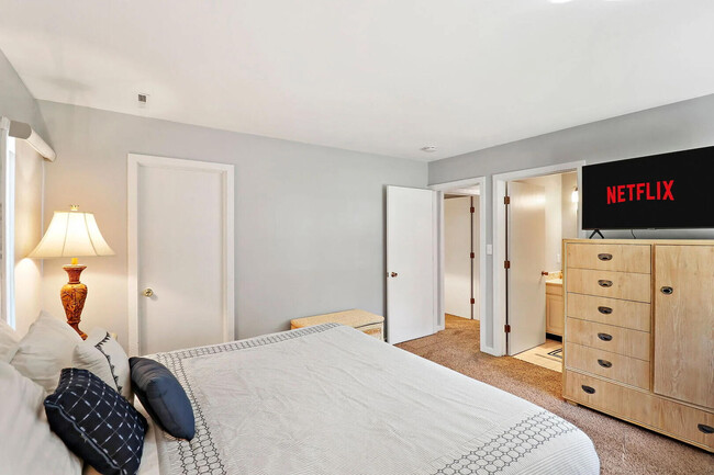 Building Photo - 31 Abbey Villa Cir