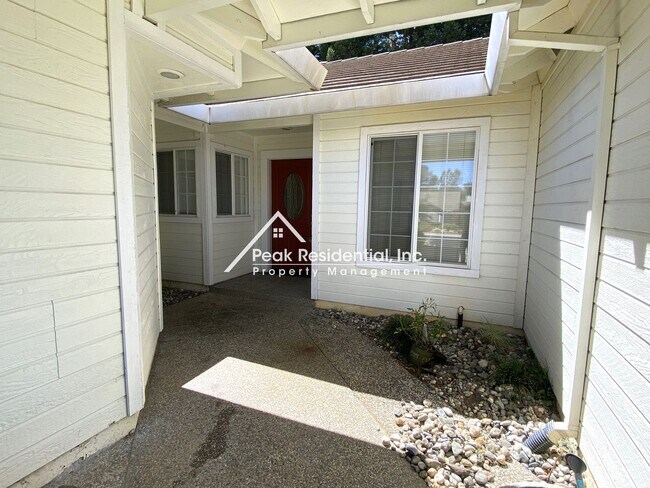 Foto del edificio - Spacious 3bd/2ba Auburn Home With Bonus Ro...