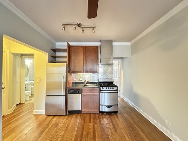 Foto del edificio - 726 W Addison St