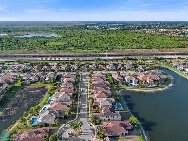 Building Photo - 9811 Lakeview Ln