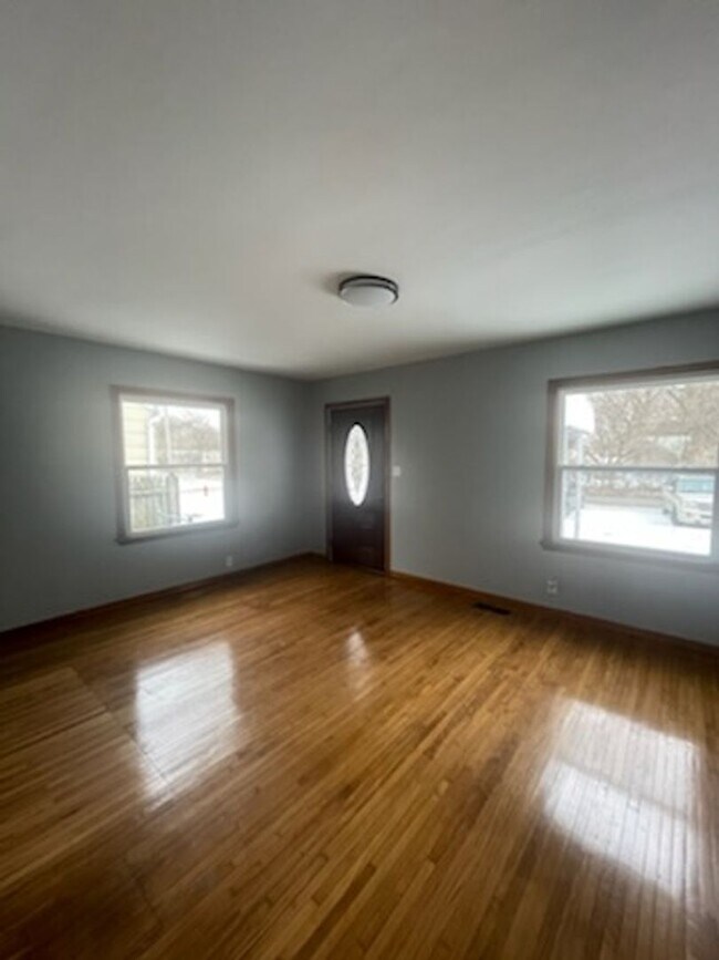 Foto del edificio - Charming 3-Bedroom Home with Large Yard – $1,540/month!