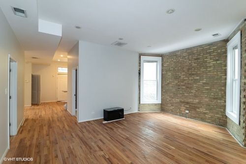 Foto del edificio - 835 N Damen Ave