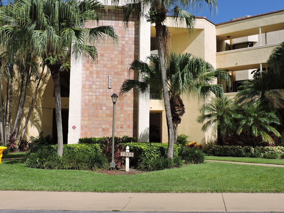 Primary Photo - 7535 La Paz Blvd