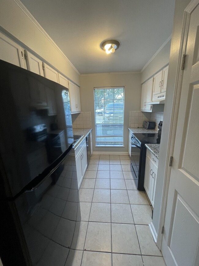 Foto del edificio - 7047 Meadow Park Ave