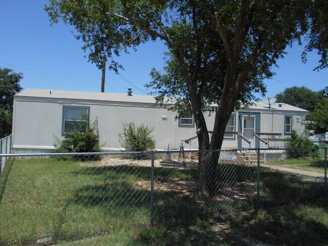 Building Photo - Adorable Mobile Home Located in Shallowater!