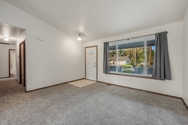 Foto del edificio - 3bed/2bath with RV parking: CDA Public Gol...