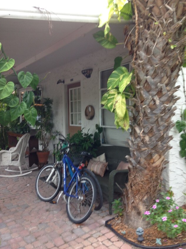 Guest House - 229 Harbor Dr S