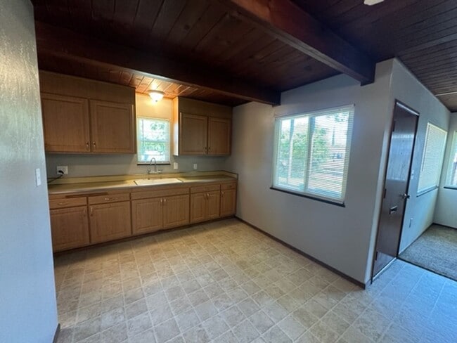 Foto del edificio - 4 bedroom home in North Woodland