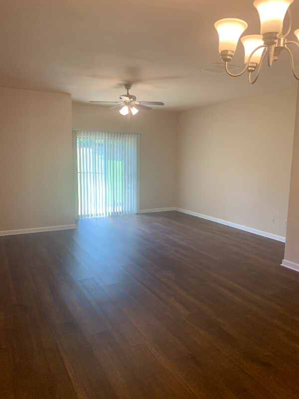 Foto del edificio - 585 McWilliams Rd SE