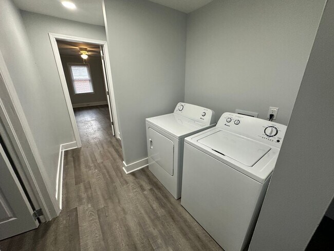 Foto del edificio - 4 Bedroom 3 Bathroom