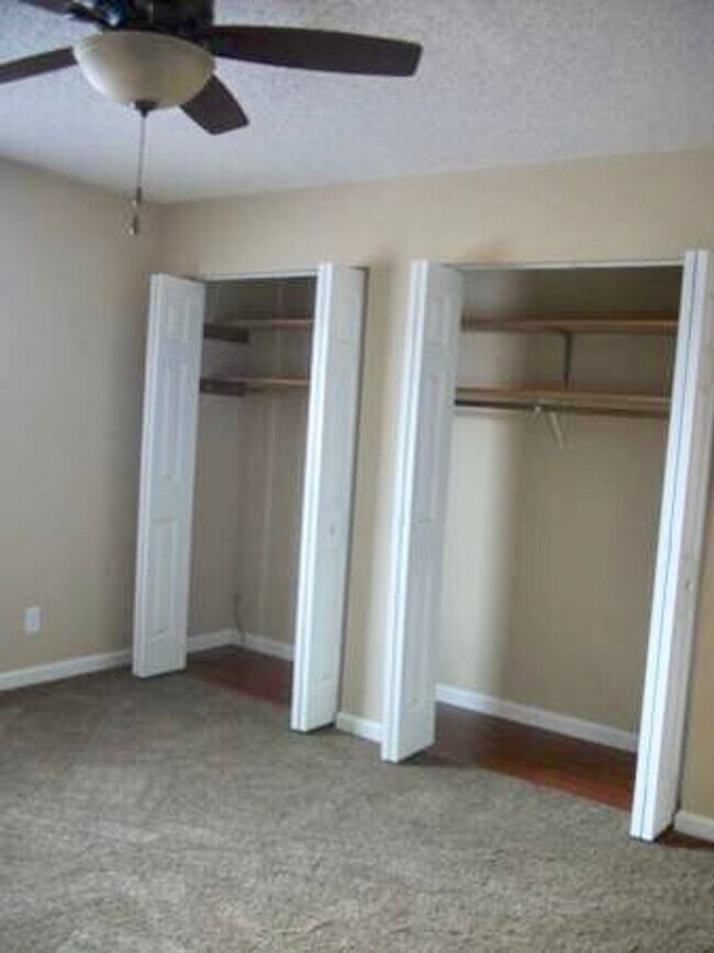 Foto del edificio - 818/820 DEERFIELD