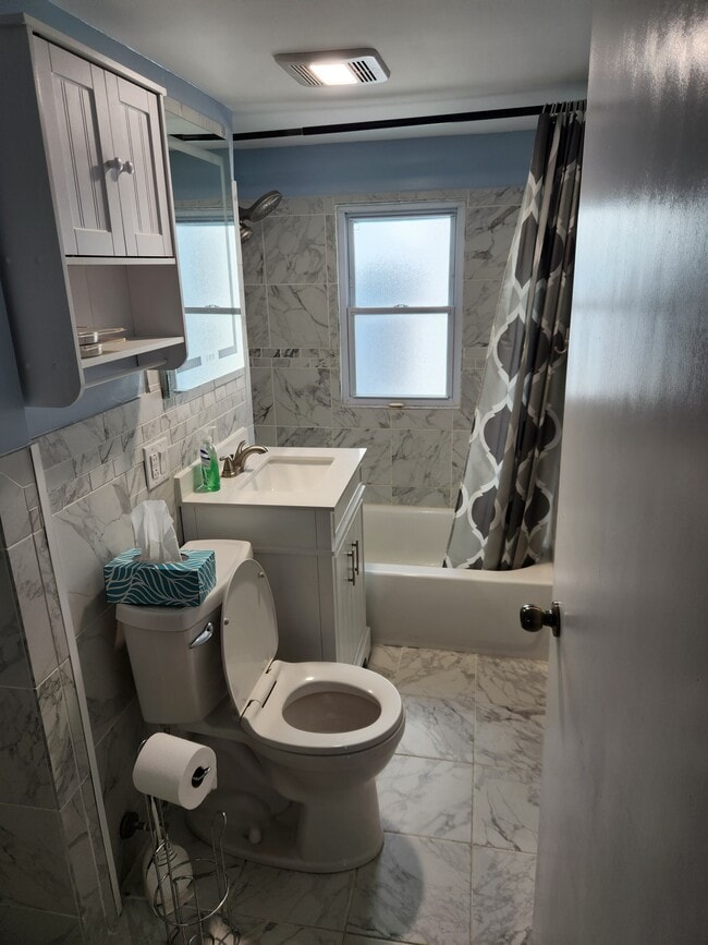 Bathroom - 5354 N Linder Ave