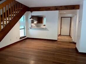 Building Photo - 545 Lystra Rd