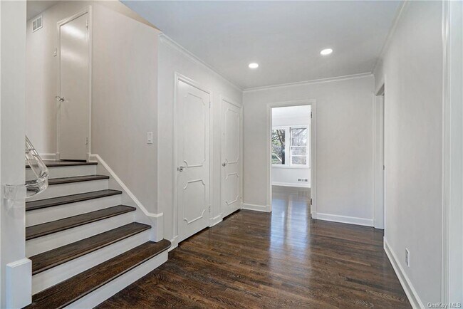 Building Photo - 49 Crossway