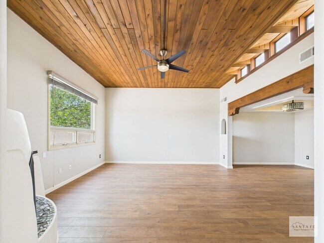 Foto del edificio - Two Bedroom Single Family Home Available Now!