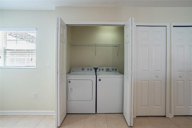 Foto del edificio - 8313 Foster Dr