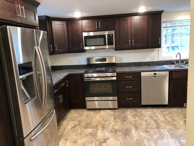 Eat-in Kitchen - 1647 Old Trenton Rd