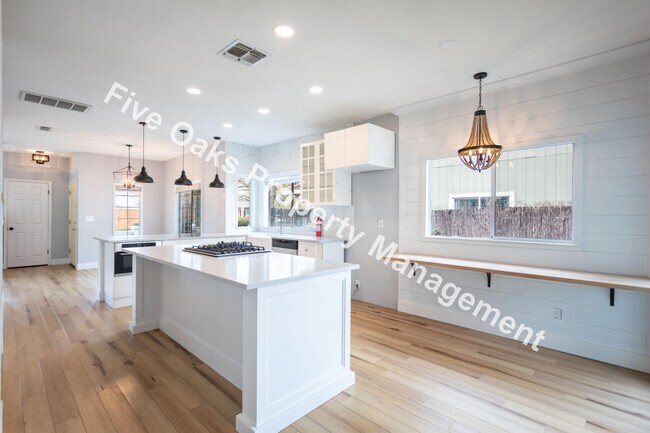 Building Photo - 412 Parker Dr
