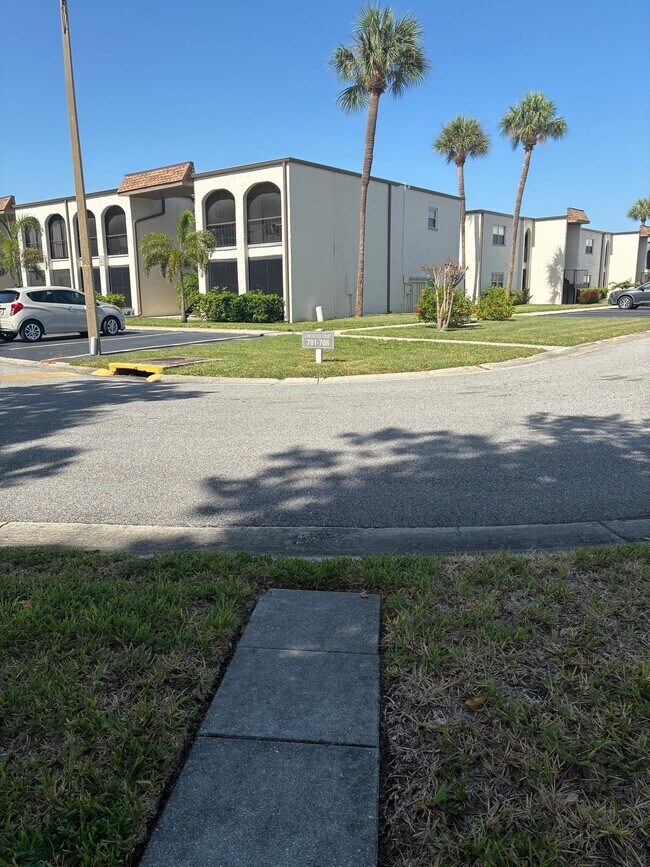Foto del edificio - 7701 Starkey Rd