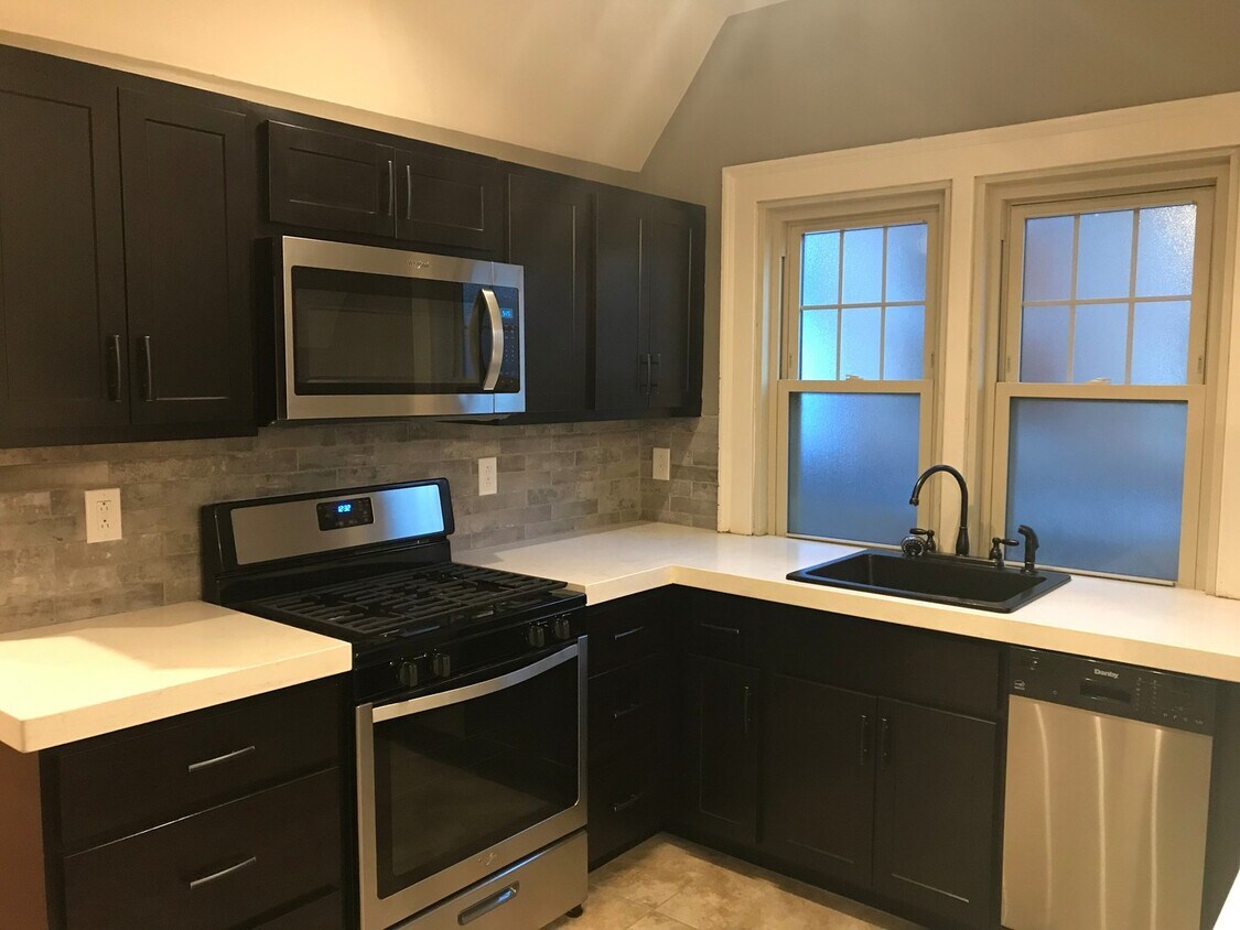 Foto principal - 827 S Braddock Ave