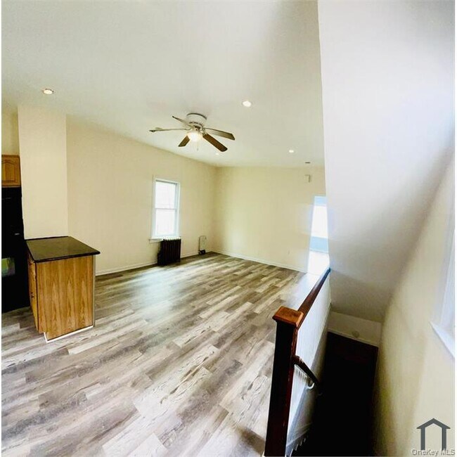 Foto del edificio - 91-15 82nd St