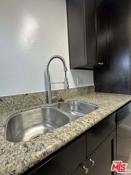 Foto del edificio - 4055 Wade St