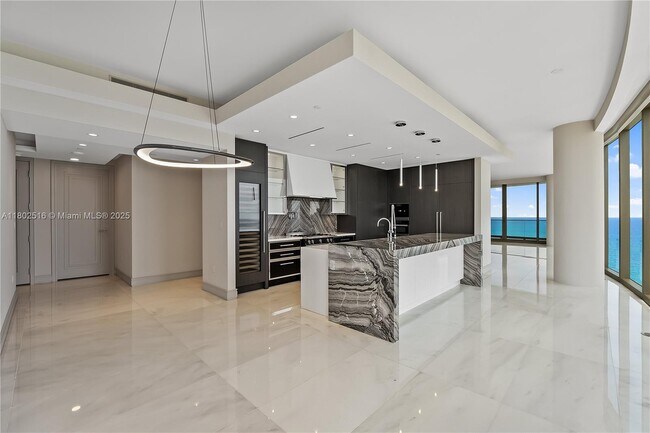 Foto del edificio - 17901 Collins Ave
