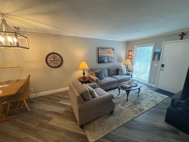 Building Photo - 104 Cordillo Pkwy