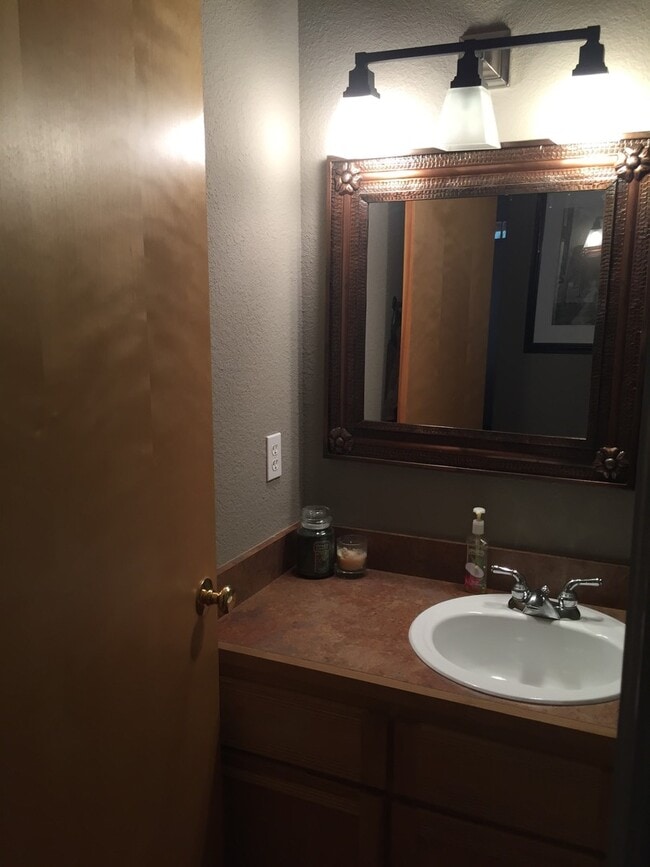 Building Photo - Manitou Springs Townhome