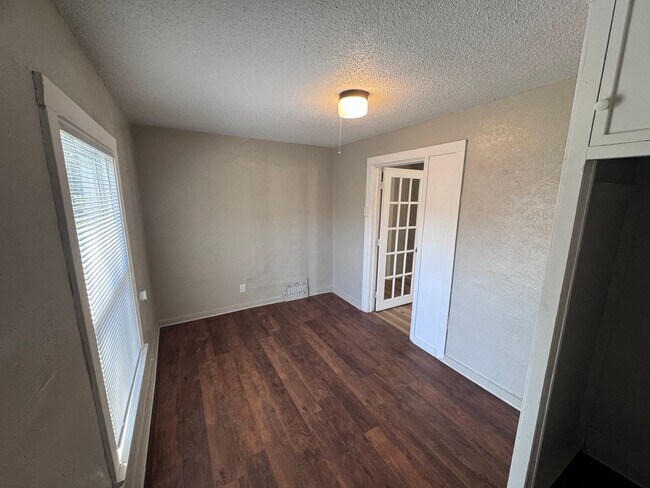 Building Photo - Charming 3-Bedroom Home w/ Sunroom, Spacio...