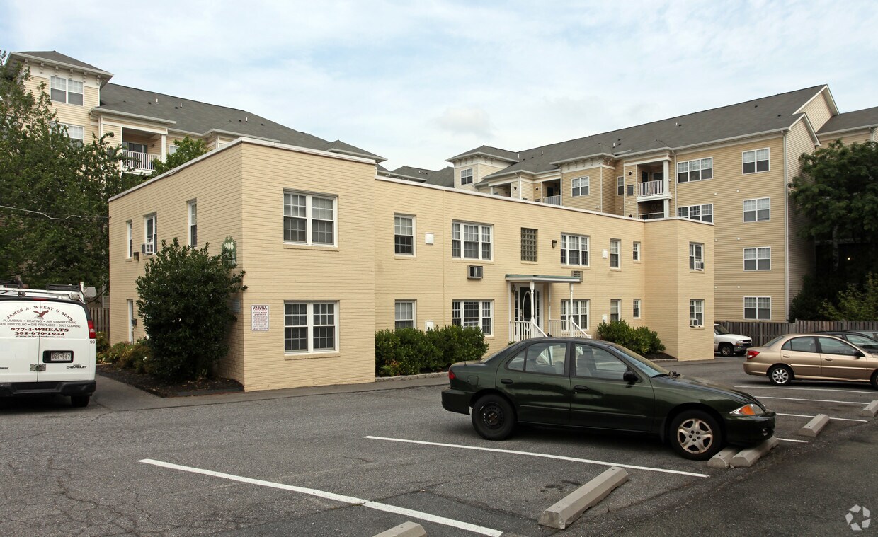 Primary Photo - Lynbrooke Apartments