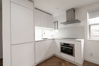 Building Photo - 54 Maitland St