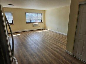 Building Photo - 607 W Wrightwood Ave
