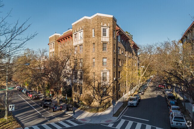 Building Photo - 2707 Adams Mill Rd NW